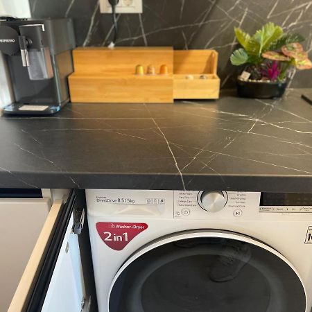 Government Deluxe Studio By Magic Apartments Bukarest Eksteriør billede