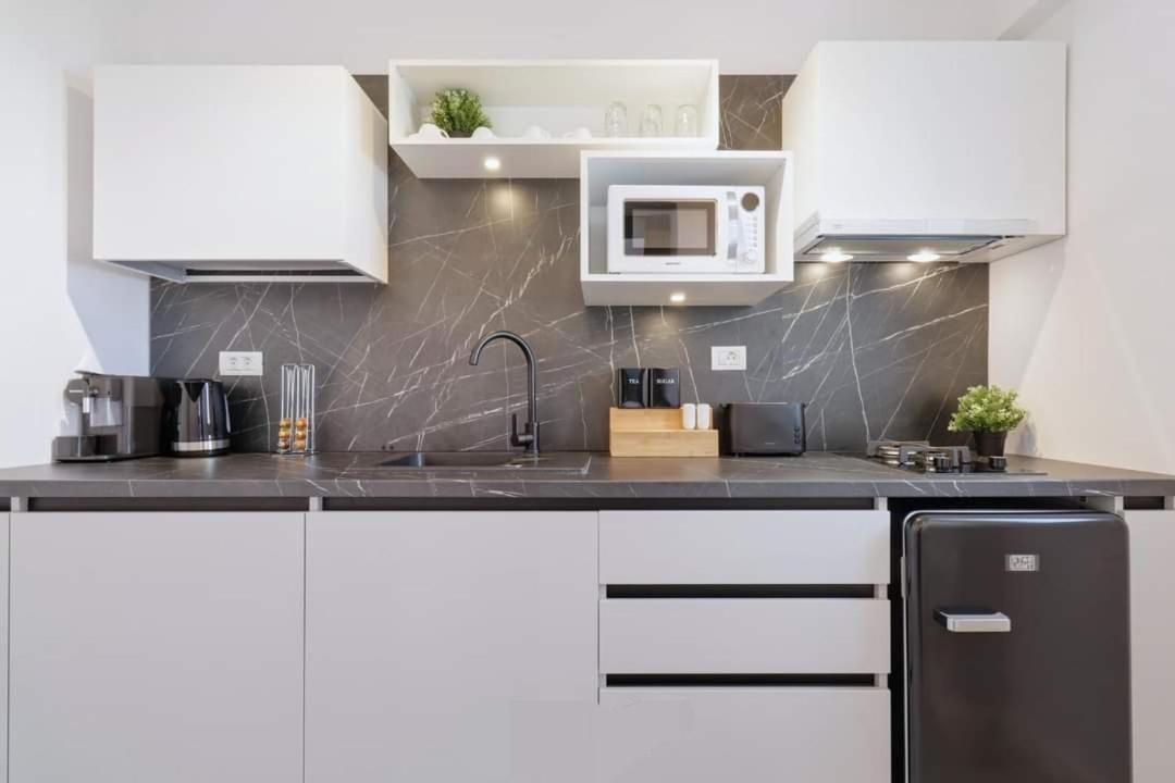 Government Deluxe Studio By Magic Apartments Bukarest Eksteriør billede