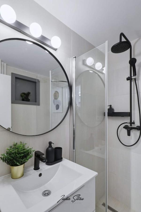 Government Deluxe Studio By Magic Apartments Bukarest Eksteriør billede